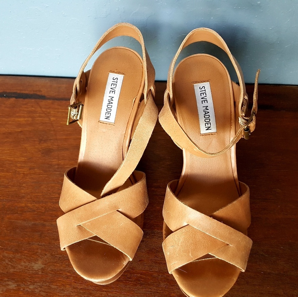 Steve Madden Tan Wedges